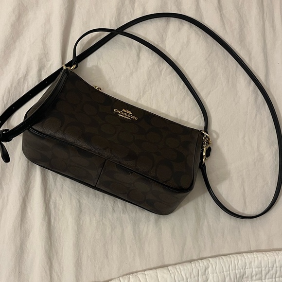 Authentic Coach two way crossbody - Picture 2 of 6